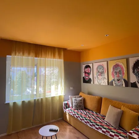 Central Apartment *